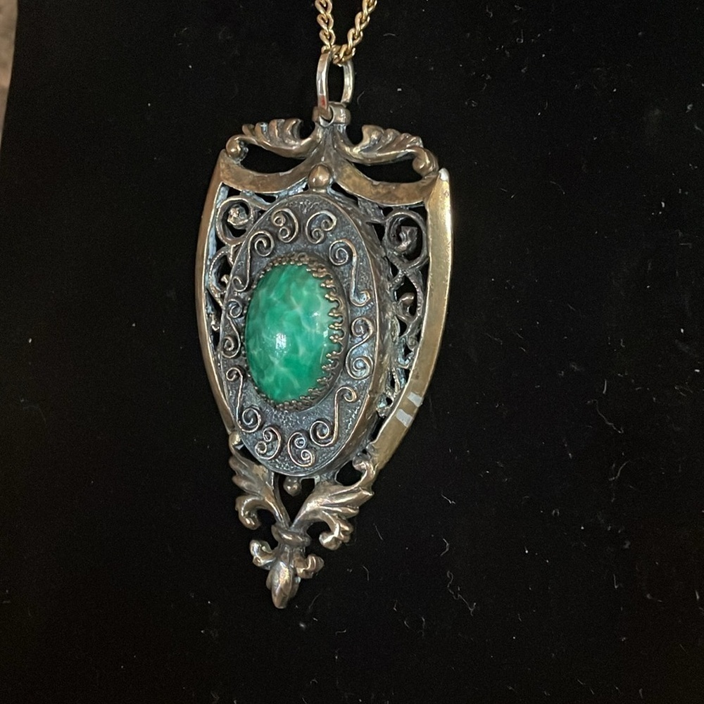 Vintage Green Peking Glass Pendant Necklace - Picture 3 of 4